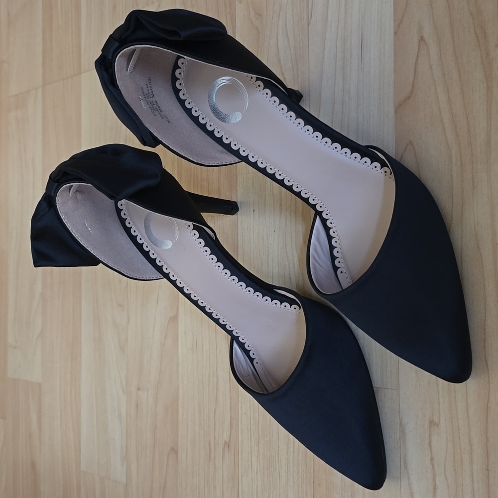 Journee Collection Women's Tanzi Black Pump Back Bow Dress Shoes Size 6.5
